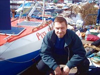 18 мая. Георгий Карпенко у лодки в парусном центре НОРД
